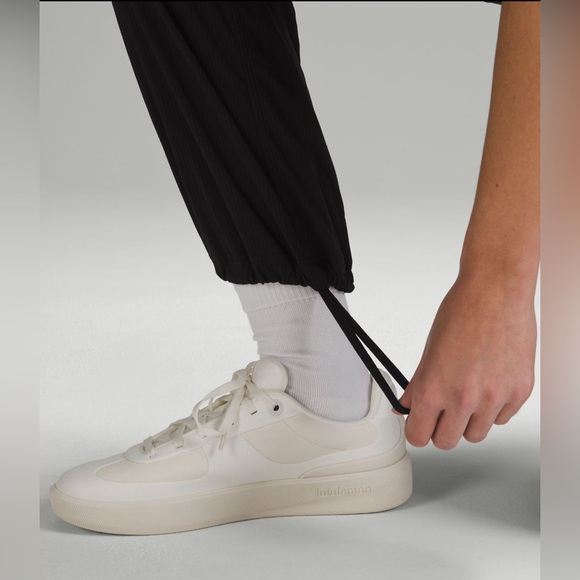 Lululemon Dance Studio Pant - BNWT size 2 - Picture 3 of 6